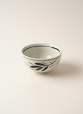 Bol à saké céramique crème motif pinceau noir - Photo produit luxe