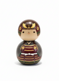 Poupée Kokeshi japonaise ronde Kabutokun petit seigneur au casque de guerrier peinte à la main