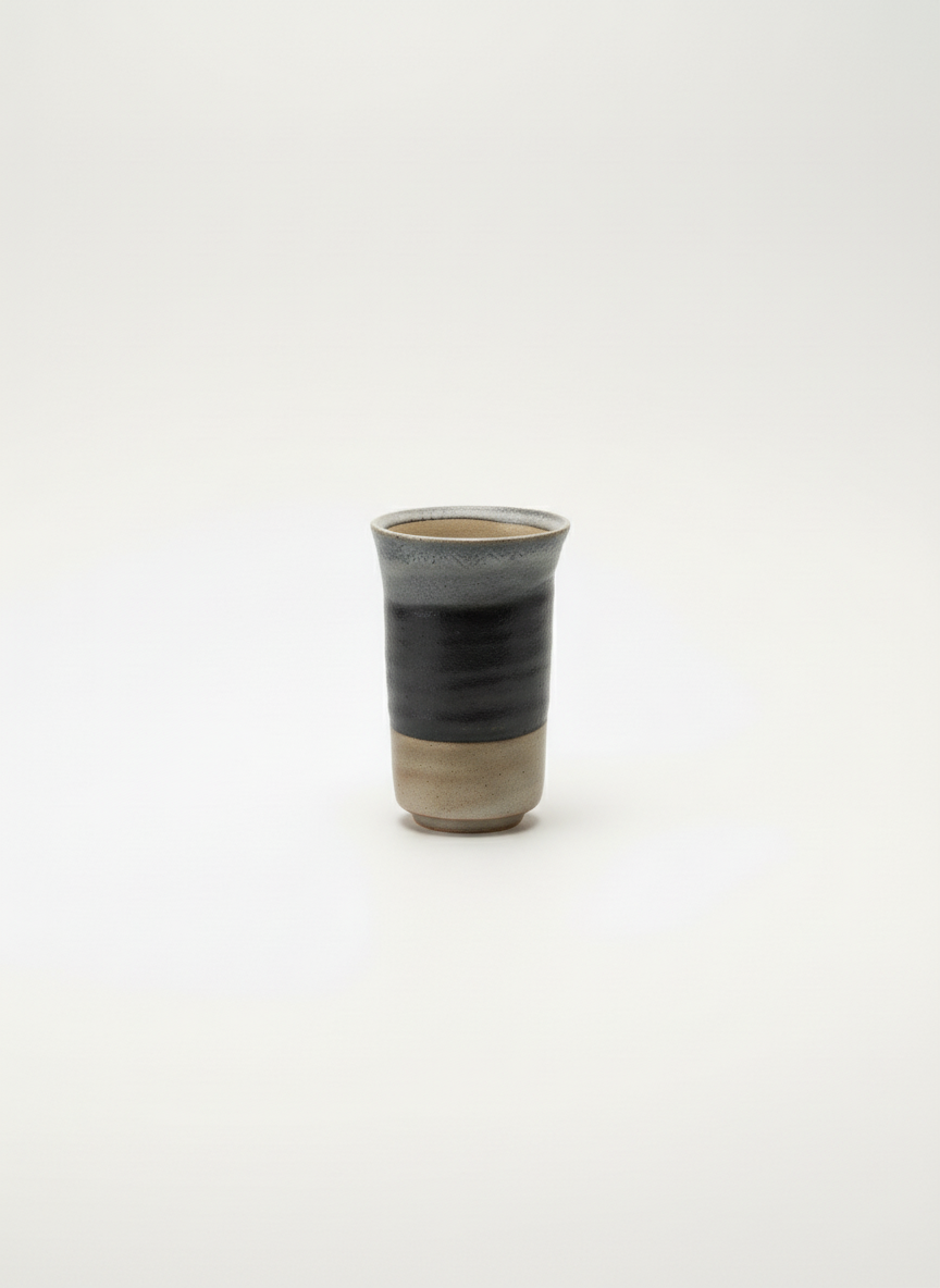 Grande tasse à thé japonaise yunomi bleue céramique artisanale façonnée à la main nuances profondes traditionnelle
